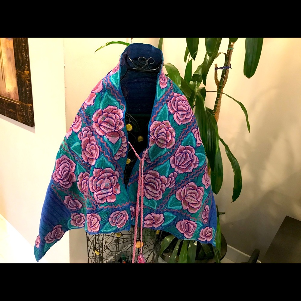 Beautiful Embroidered Chiapas Handwoven Vintage Zinacantanl Poncho